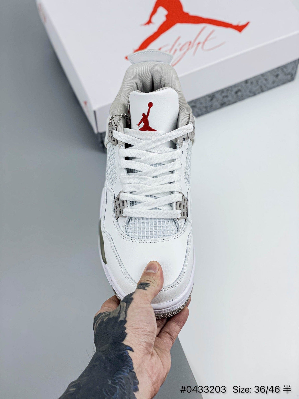 AIR JORDAN 4