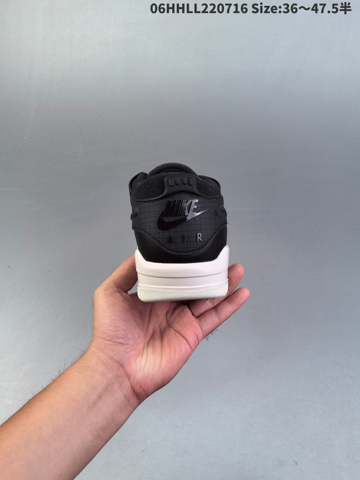 AIR JORDAN 4