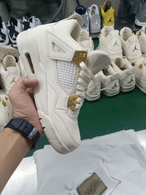 AIR JORDAN 4