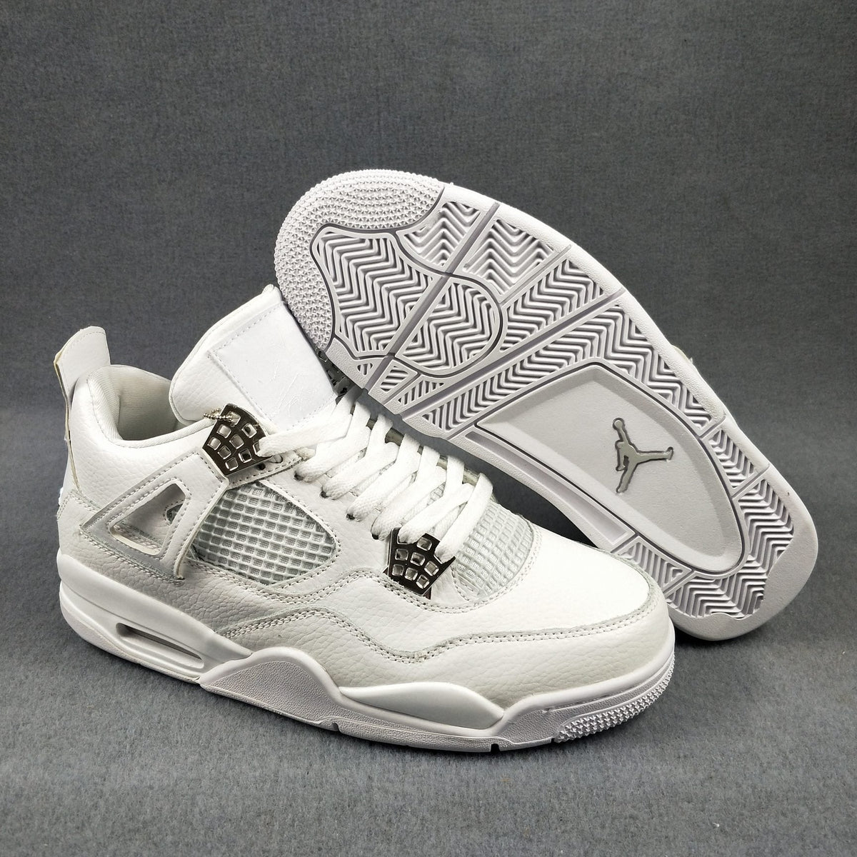 AIR JORDAN 4