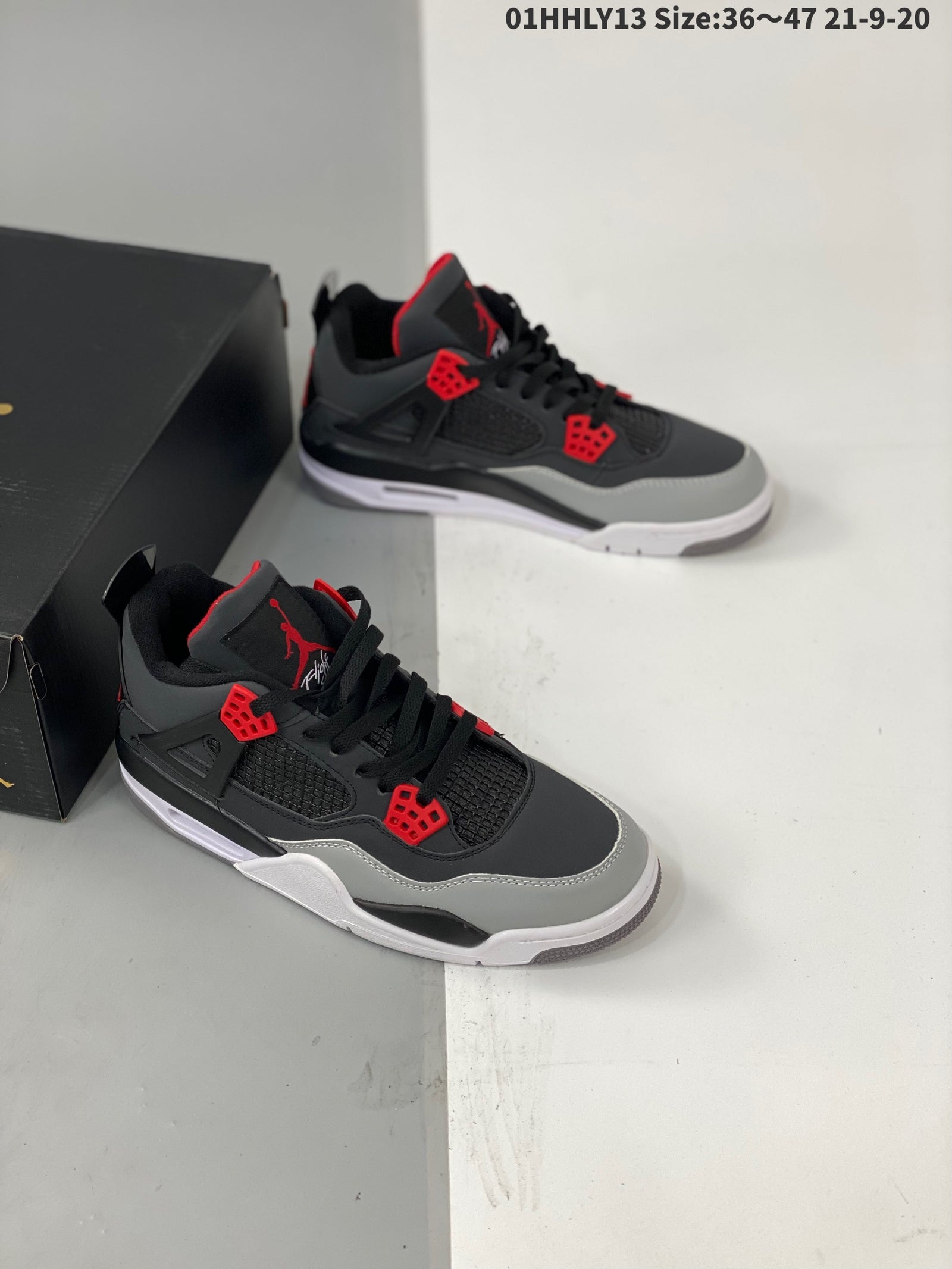 AIR JORDAN 4