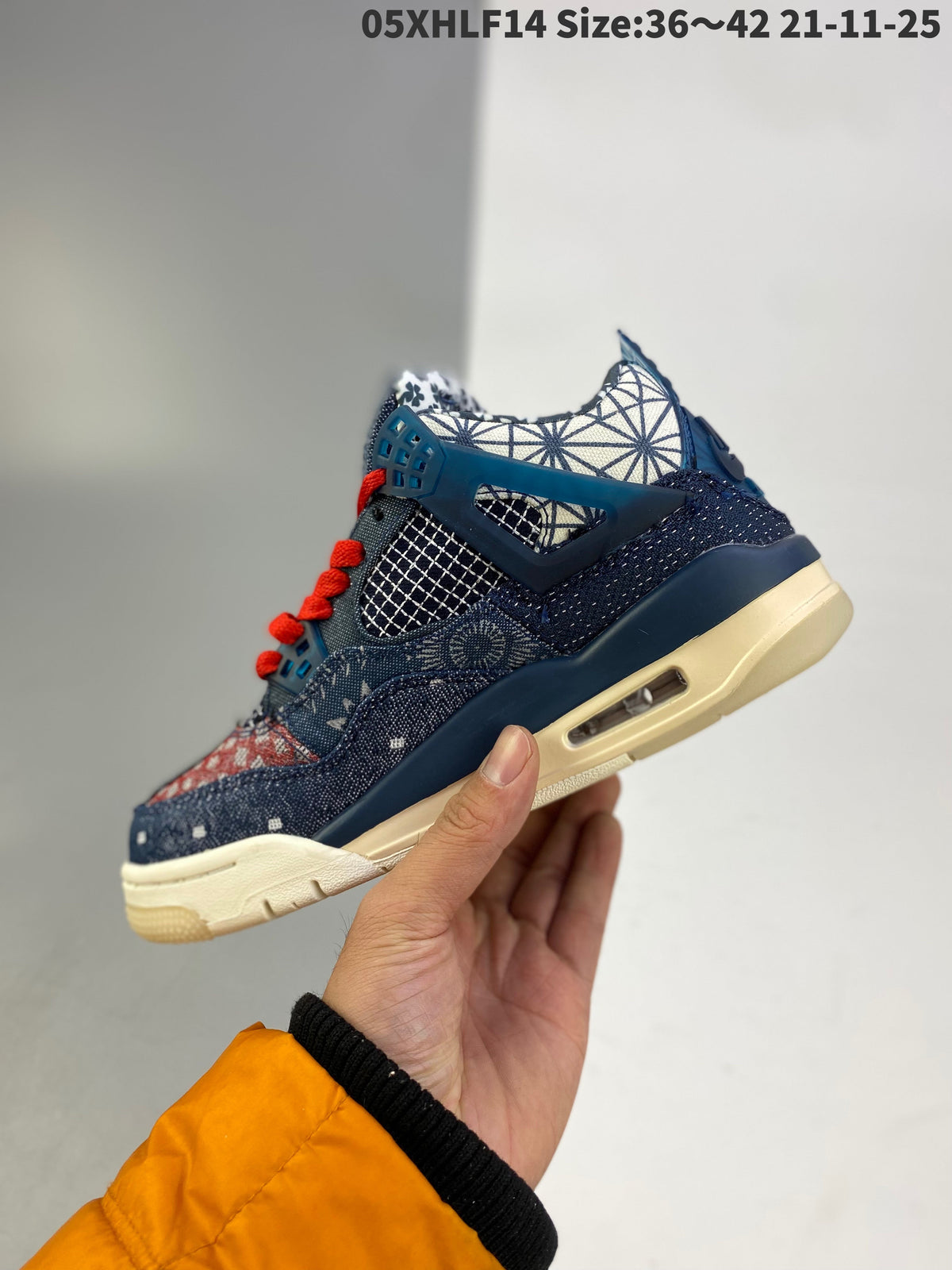 AIR JORDAN 4