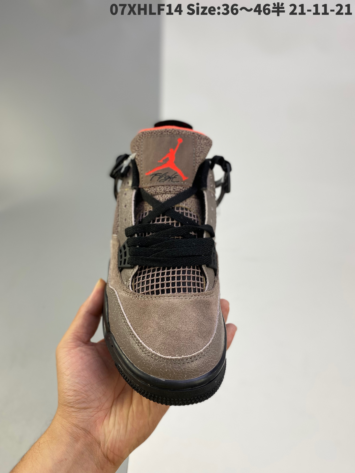 AIR JORDAN 4