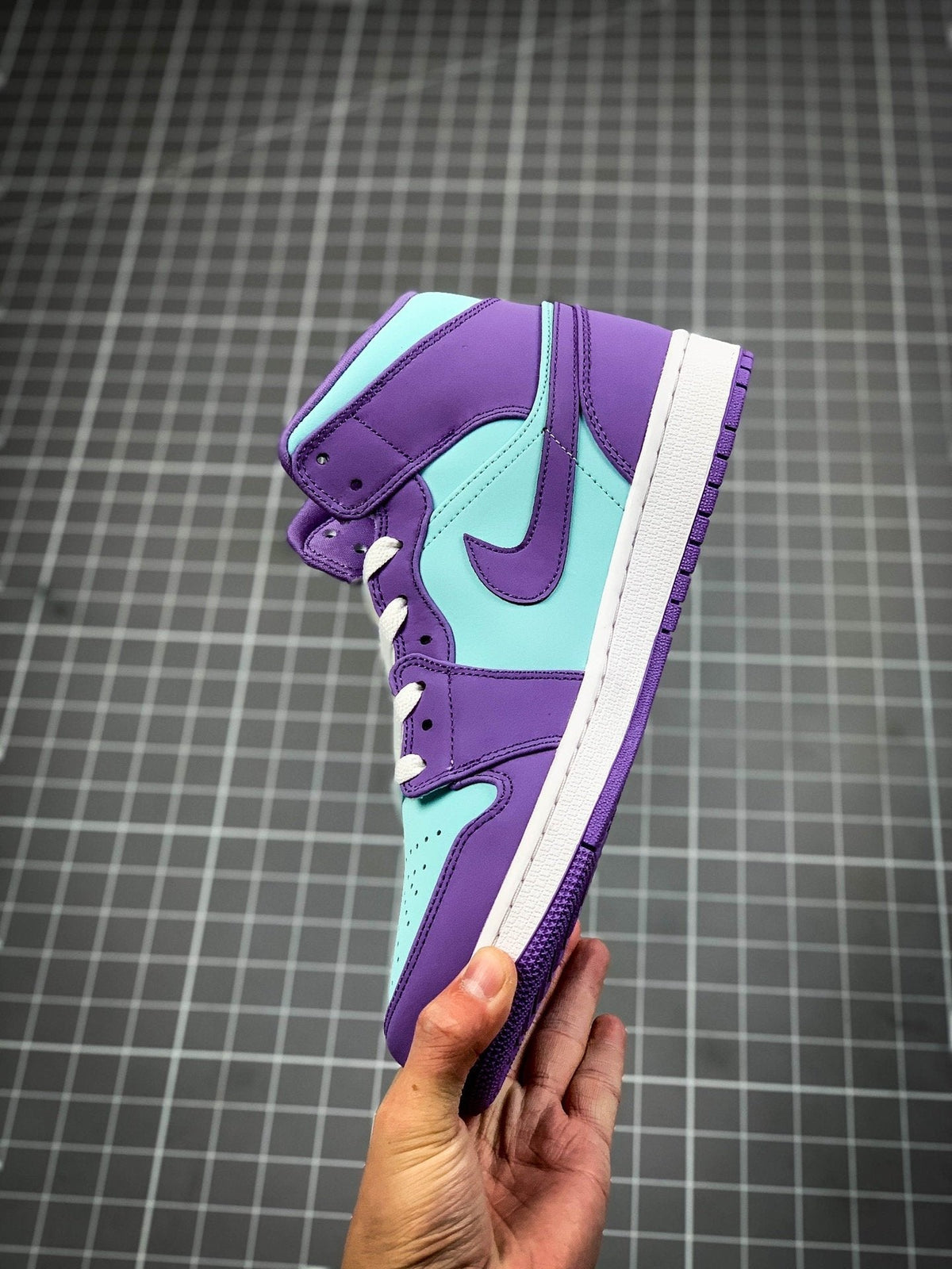 AIR JORDAN 1 MID