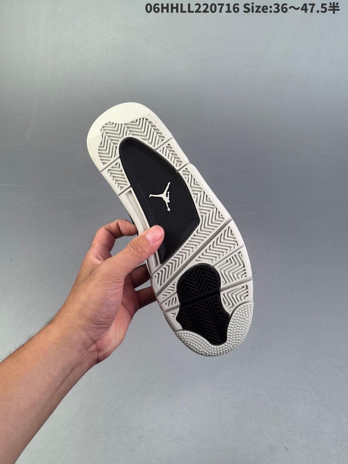 AIR JORDAN 4