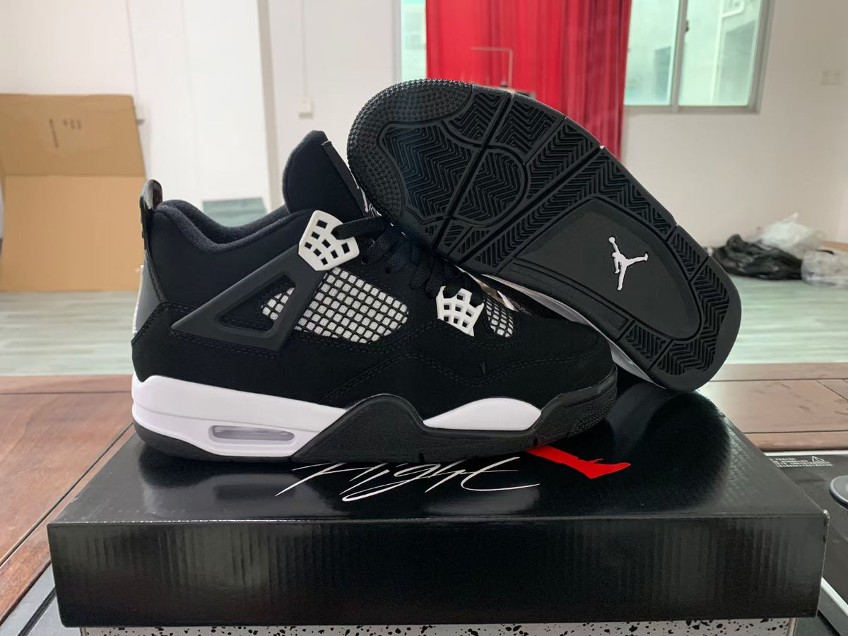 AIR JORDAN 4