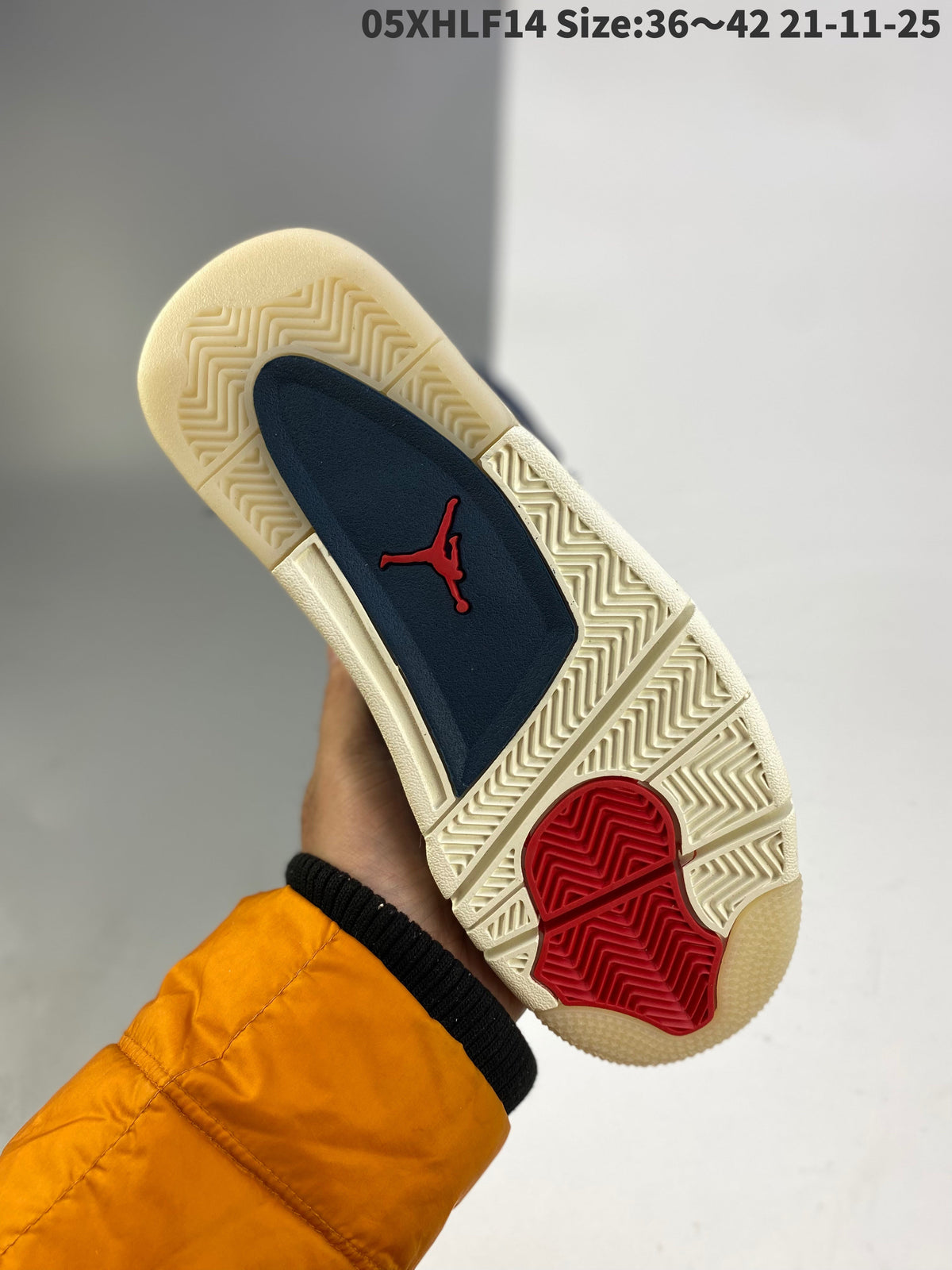 AIR JORDAN 4