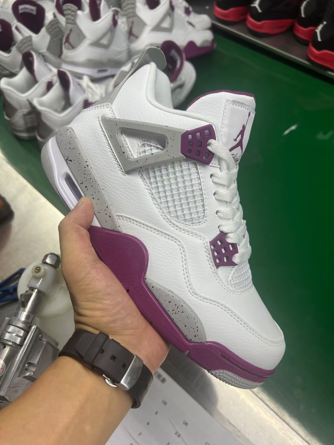AIR JORDAN 4