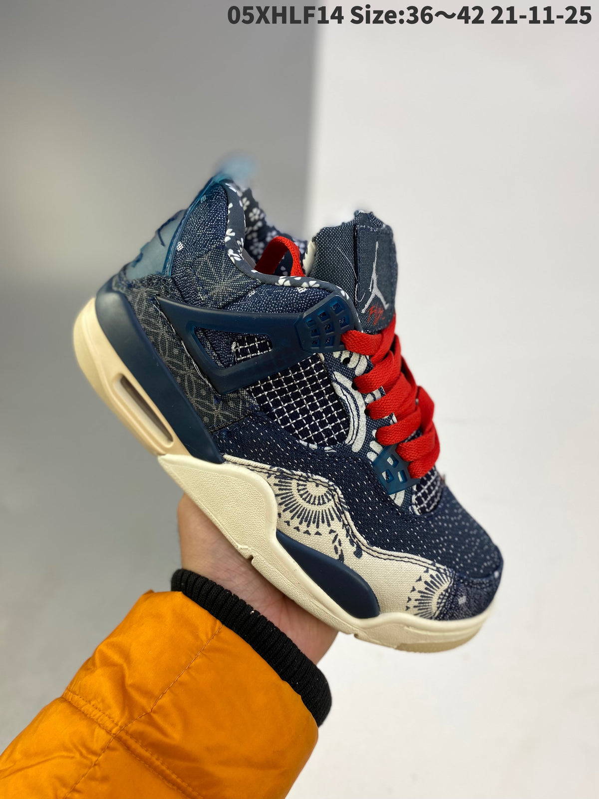 AIR JORDAN 4